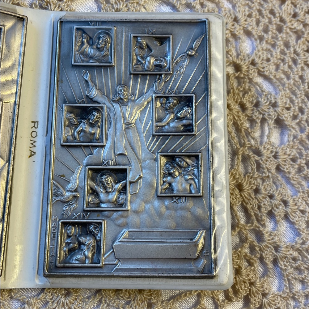 Vintage 14 Stations.  Way of the cross.  Rome Pocket Religious Icon Book. - Picture 3 of 4